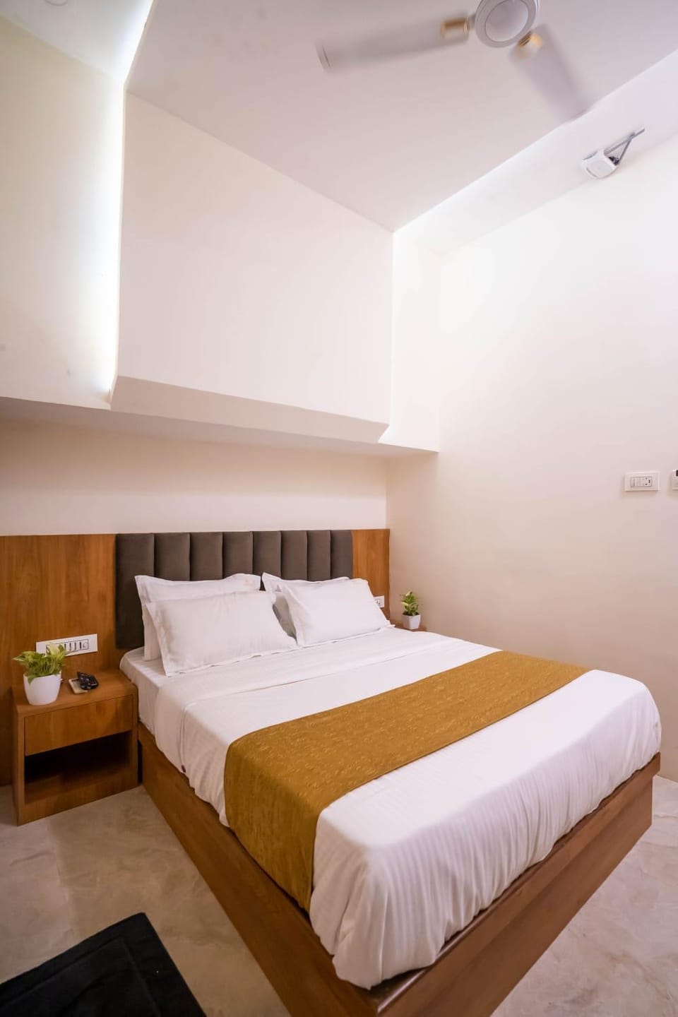 Bed, Photo of the whole room, Bedroom, fireplace