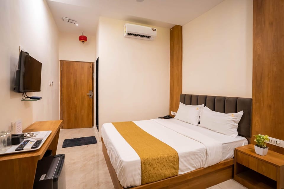 Communal lounge/ TV room, Bed, TV and multimedia, Photo of the whole room, Evening entertainment, air conditioner