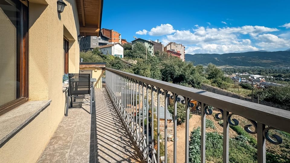 Cal Gatesques 1 Apartment in Puigcerdà