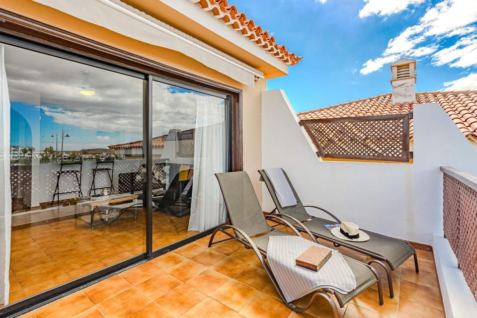 Golfcourse, View (from property/room), Balcony/Terrace, Seating area, Dining area, Mountain view, Sea view, sunbed