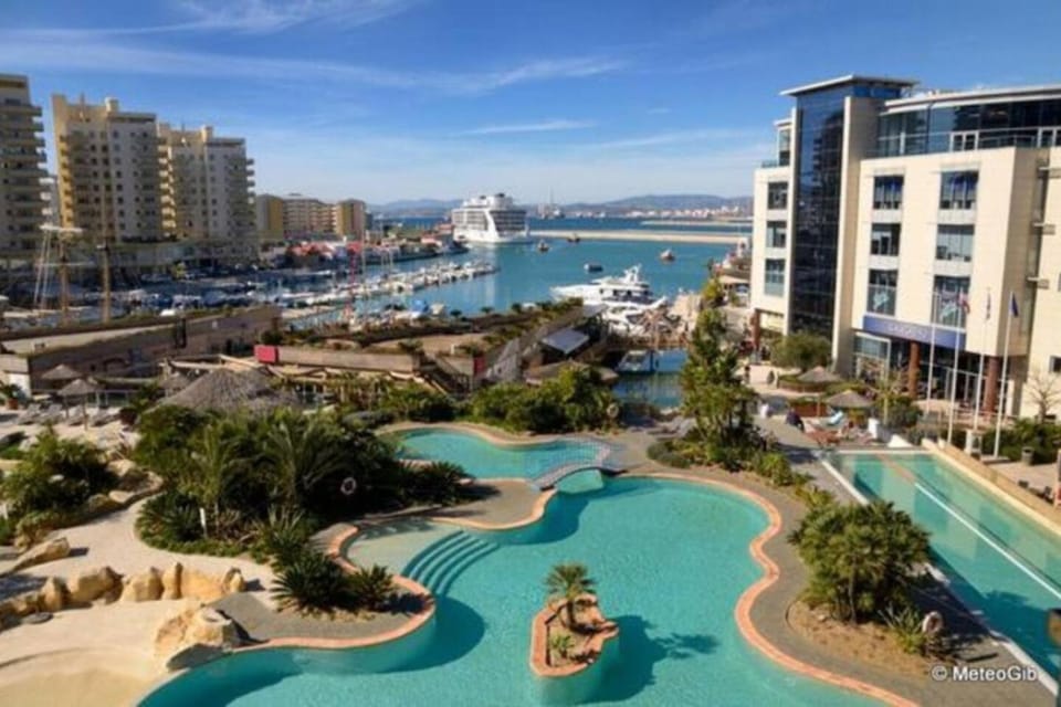 VV - Gibraltar Luxury with Rooftop Pools & Views Apartment in Gibraltar