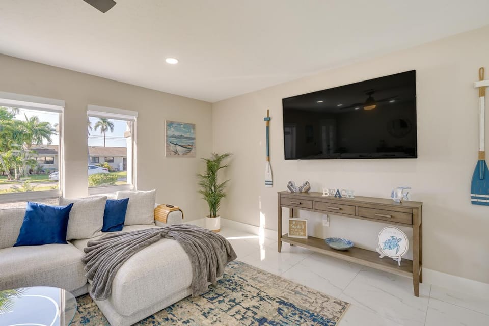 Screened Lanai w/ TV: Waterfront Cape Coral Home! House in Cape Coral