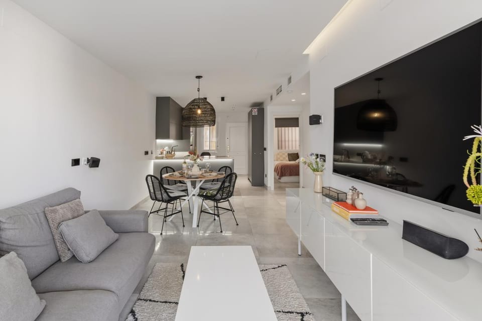 TV and multimedia, Decorative detail, Seating area, Dining area, furniture, heating, kitchen, air conditioner