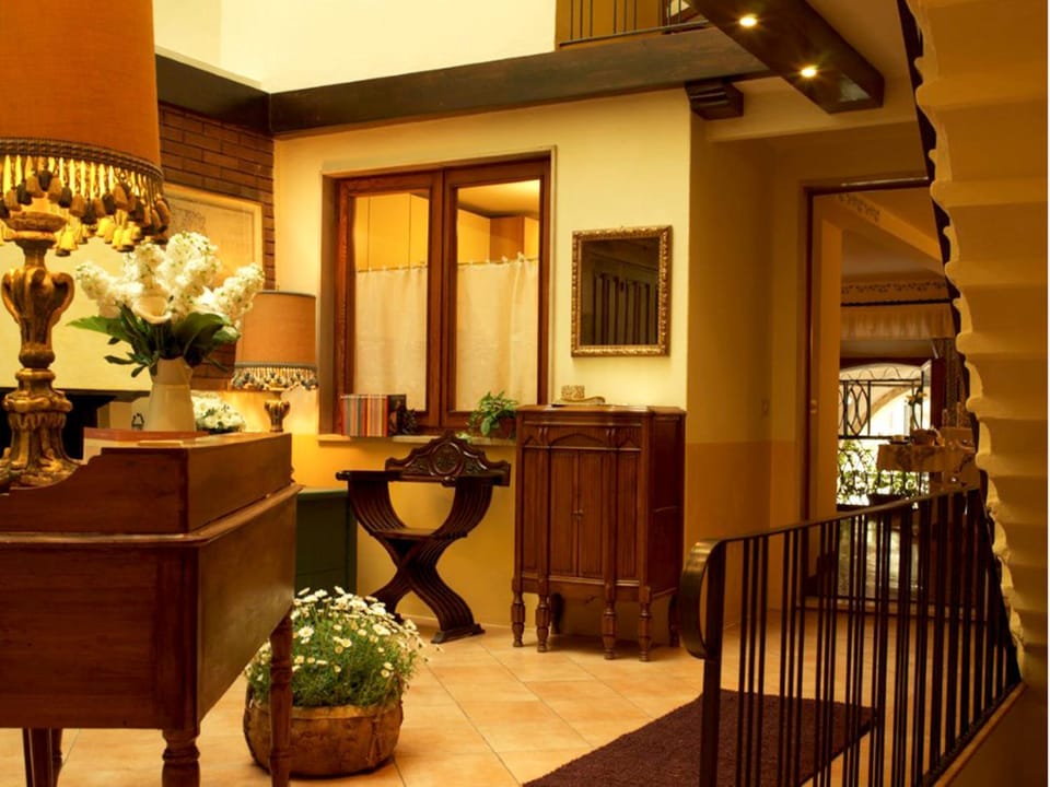 Communal lounge/ TV room