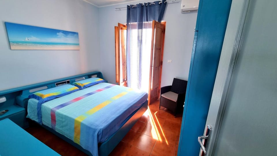 Bed, Bedroom, air conditioner