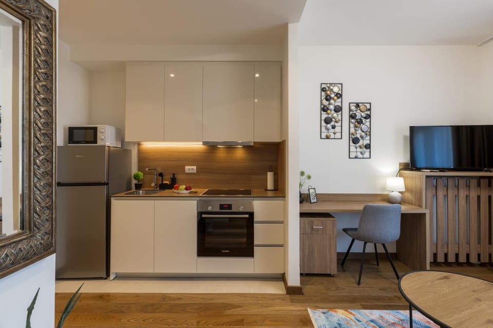 Kitchen or kitchenette, oven, stove