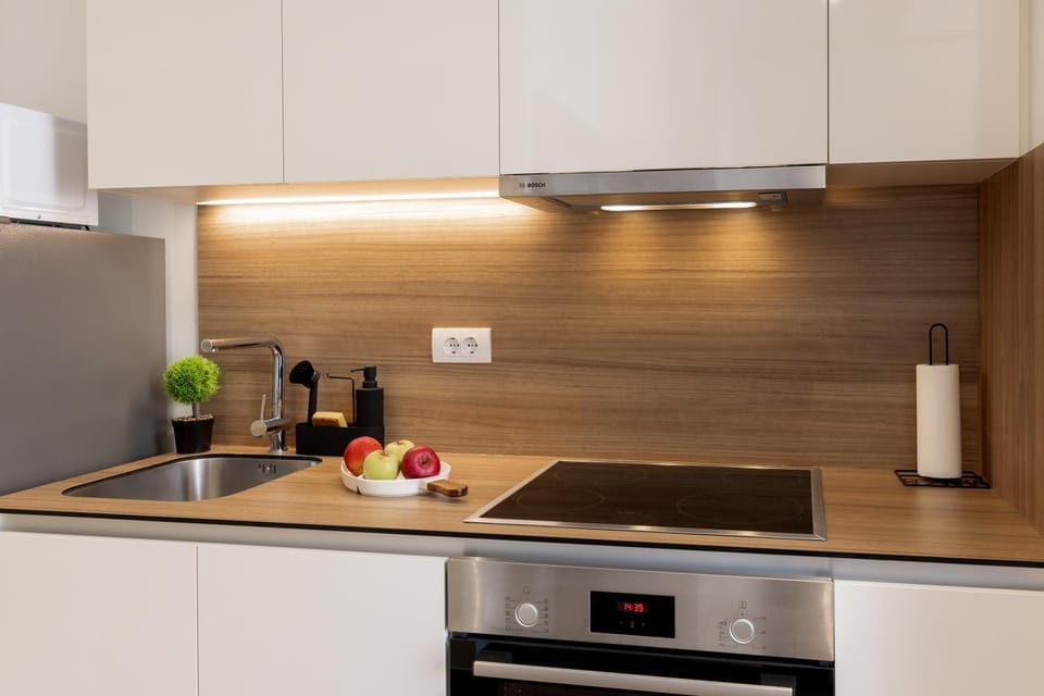 Kitchen or kitchenette, oven