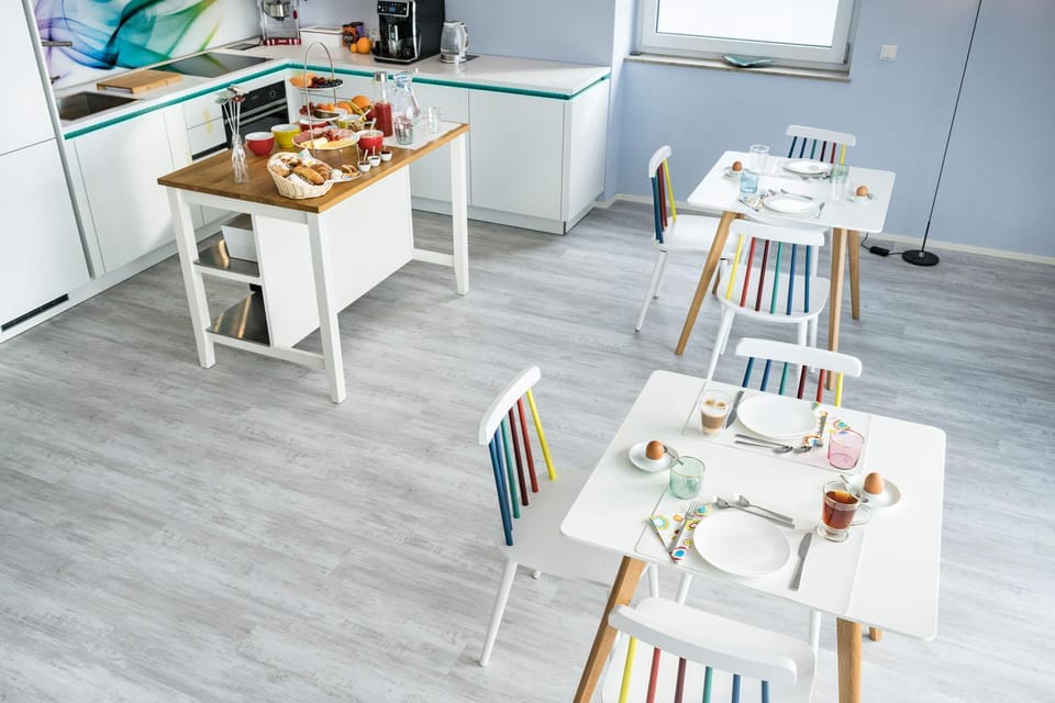 Coffee/tea facilities, Living room, Food and drinks, Seating area