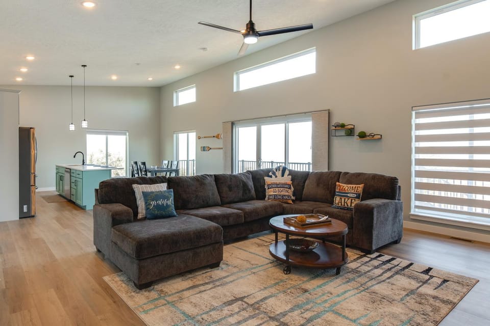 Views of Lewis & Clark Lake - Modern Apt w/ Deck House in Lewis and Clark Lake