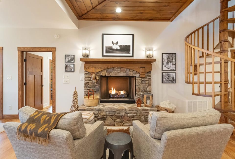 4 Pines House in Brushy Fork