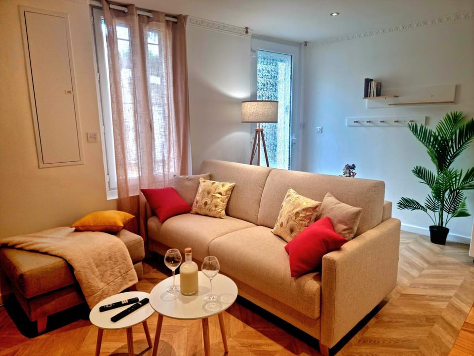 Studio 1 Sofa no Bedroom Apartment in Nouvelle-Aquitaine