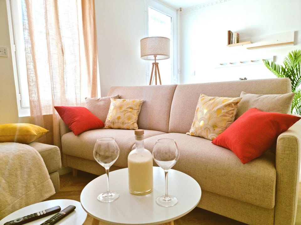 Studio 1 Sofa no Bedroom Apartment in Nouvelle-Aquitaine