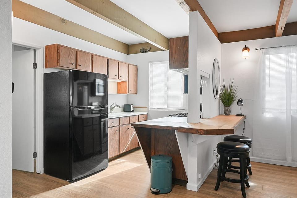 Mission Bay Condo - Steps to Sand, Dining, AC, Parking & Shops! Apartment in Mission Beach
