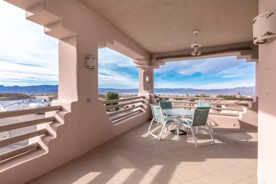 Breathtaking, Panoramic Lake View House in Lake Havasu City