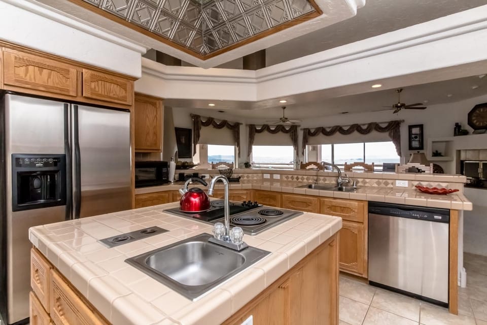 Breathtaking, Panoramic Lake View House in Lake Havasu City