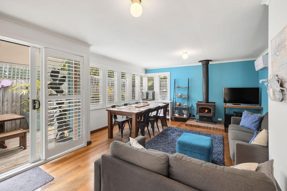 Price on the Beach 2c Pet-Friendly Steps to Beach House in Torquay