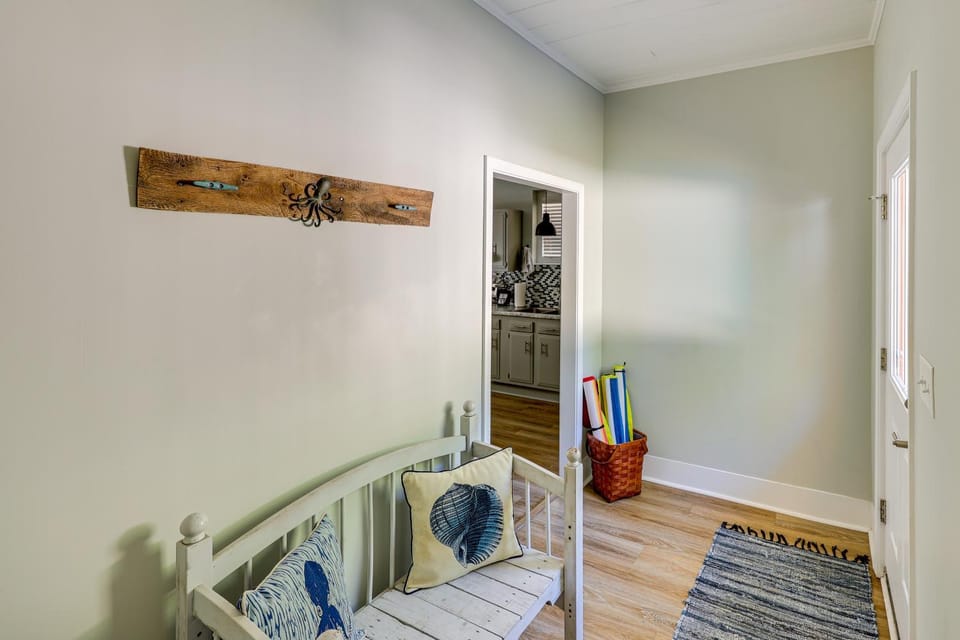 Beachy Wilmington Home: 6 Mi to Riverwalk + Dtwn! House in Wilmington