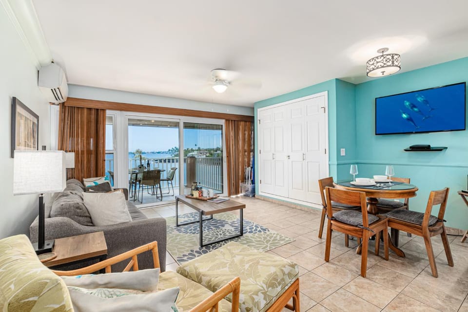 Communal lounge/ TV room, Living room, Seating area, Dining area