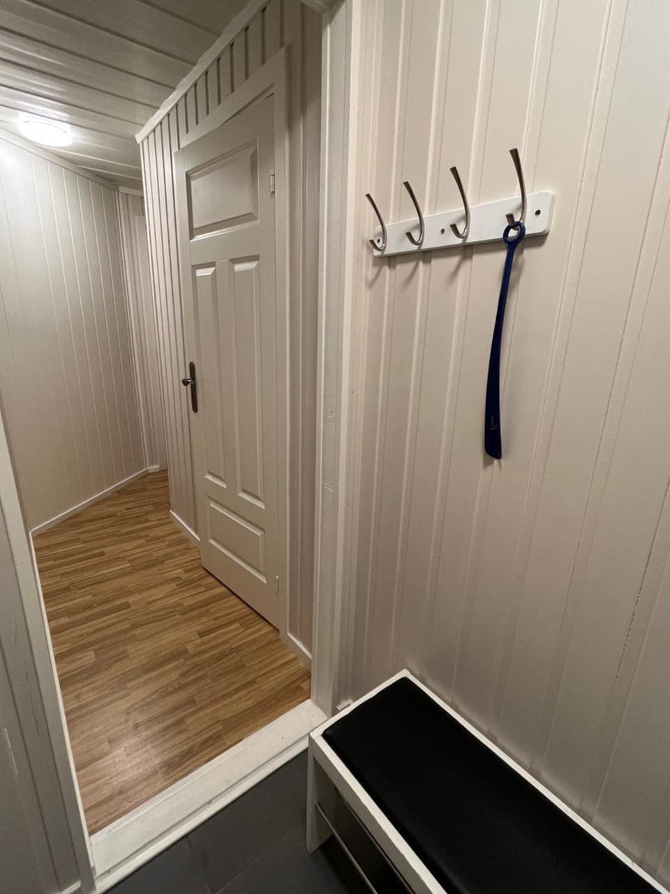 Facade/entrance, wardrobe