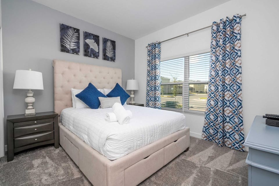 NEW to Market 5 Bed - Storey Lake Retreat House in Kissimmee
