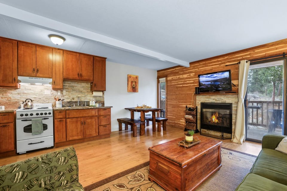 Dining area, kitchen