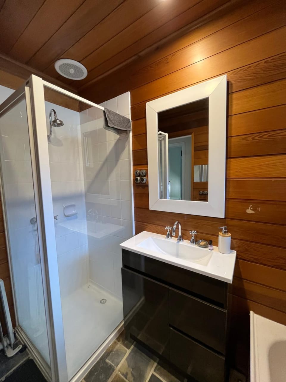Shower, Bath, heating, towels
