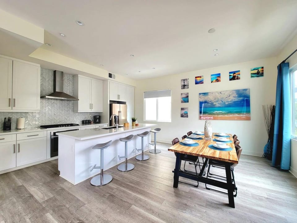 Dining area, kitchen
