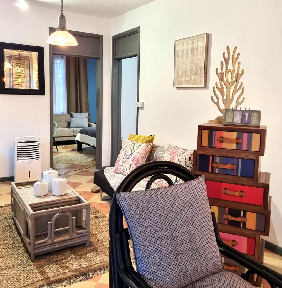 TV and multimedia, Balcony/Terrace, Living room, Decorative detail, Seating area, Inner courtyard view, fireplace