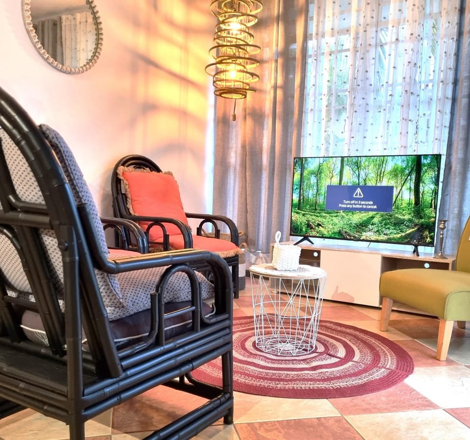 Property building, TV and multimedia, Living room, Seating area