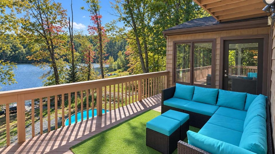 Spacious Waterfront Mansion wHot tubPoolTable House in Stroud Township