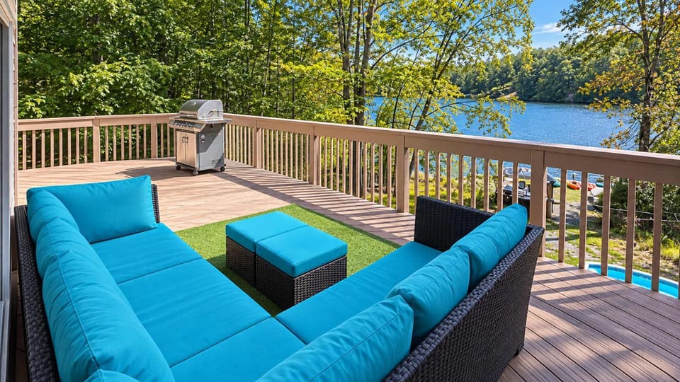 Spacious Waterfront Mansion wHot tubPoolTable House in Stroud Township
