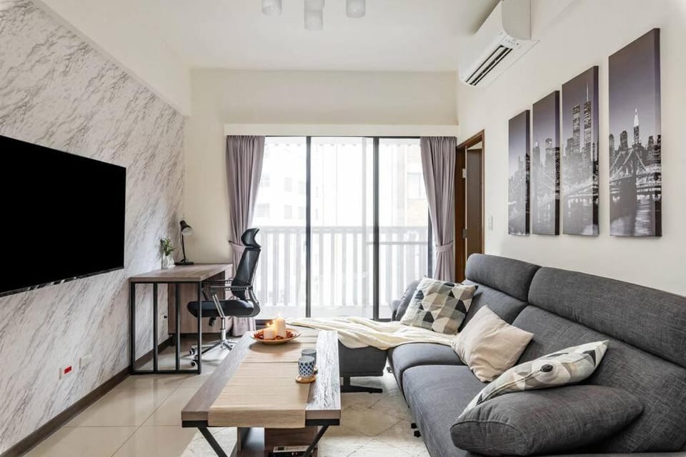 TV and multimedia, Living room, Seating area, air conditioner