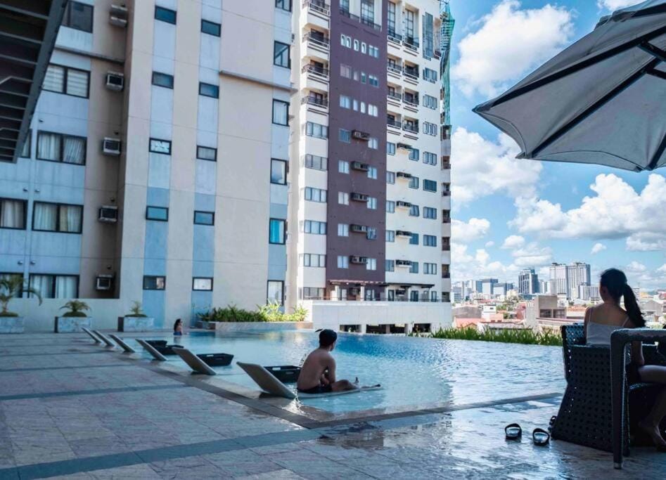 Hotel living ,The Persimmon Suites 2-4pax (1830) Apartment in Lapu-Lapu City