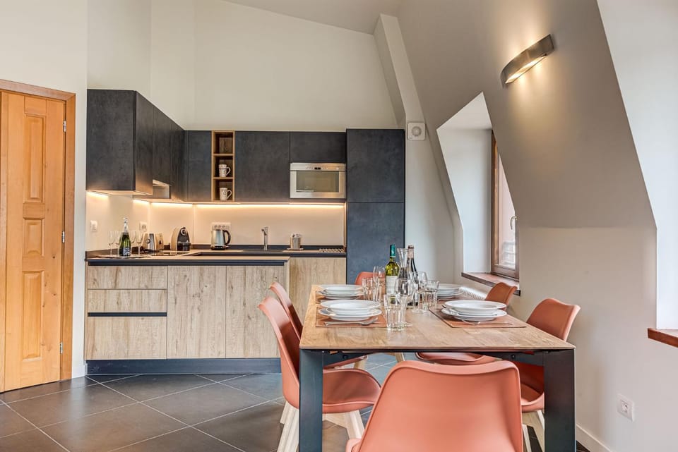 Kitchen or kitchenette, Dining area, minibar