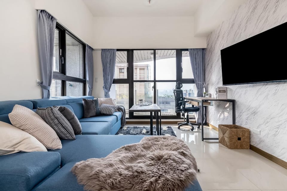 TV and multimedia, Living room, City view