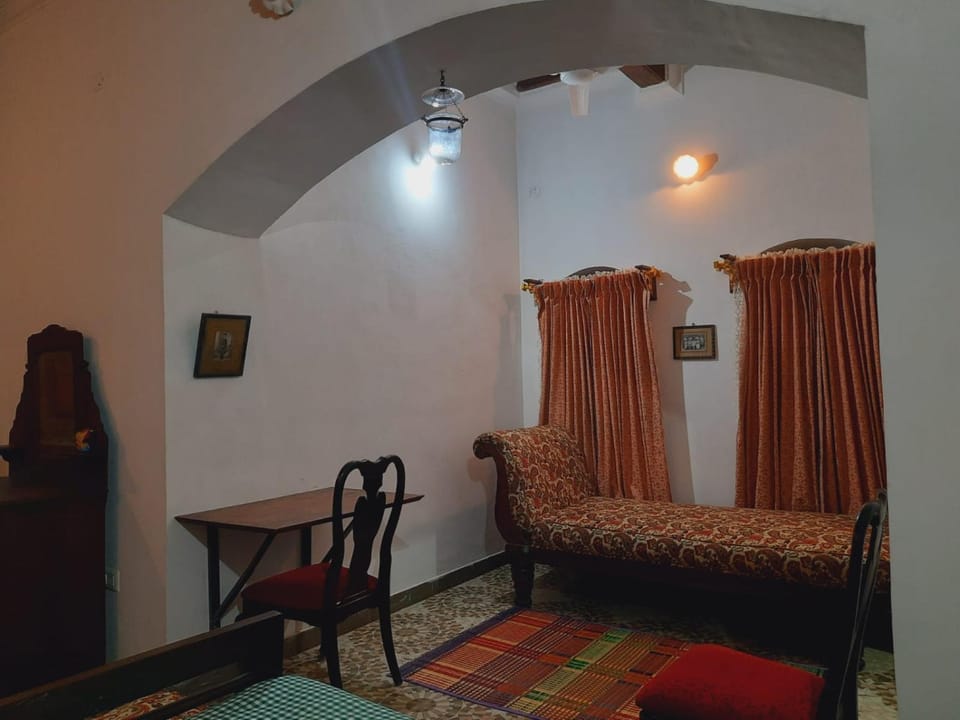 Photo of the whole room, Seating area, Bedroom