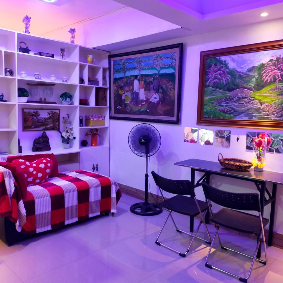 Cozy Condo Unit w/ FREE WIFI&Netflix-Pay Parking Apartment in Antipolo