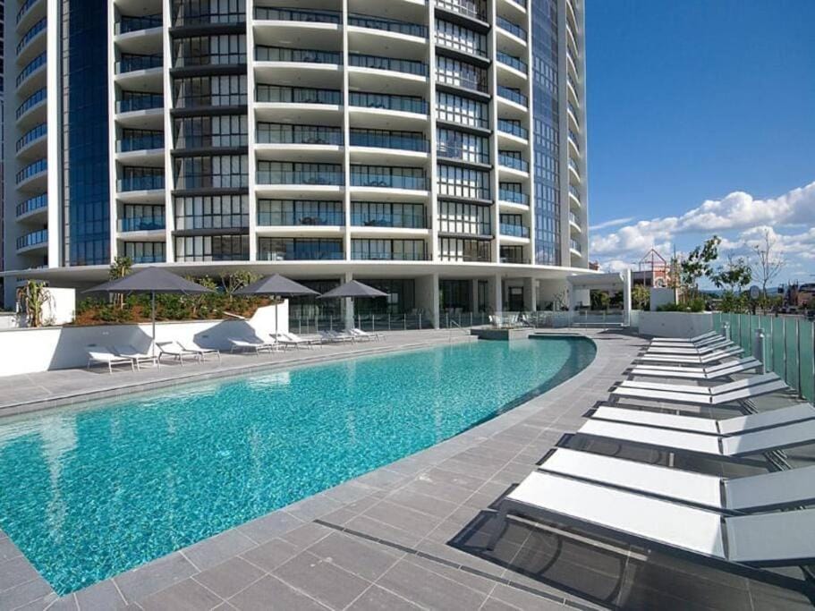 Day, Pool view, Swimming pool, sunbed