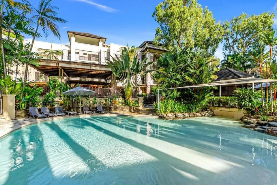 Vista Bleu - King Suite at Temple Resort Inn in Palm Cove