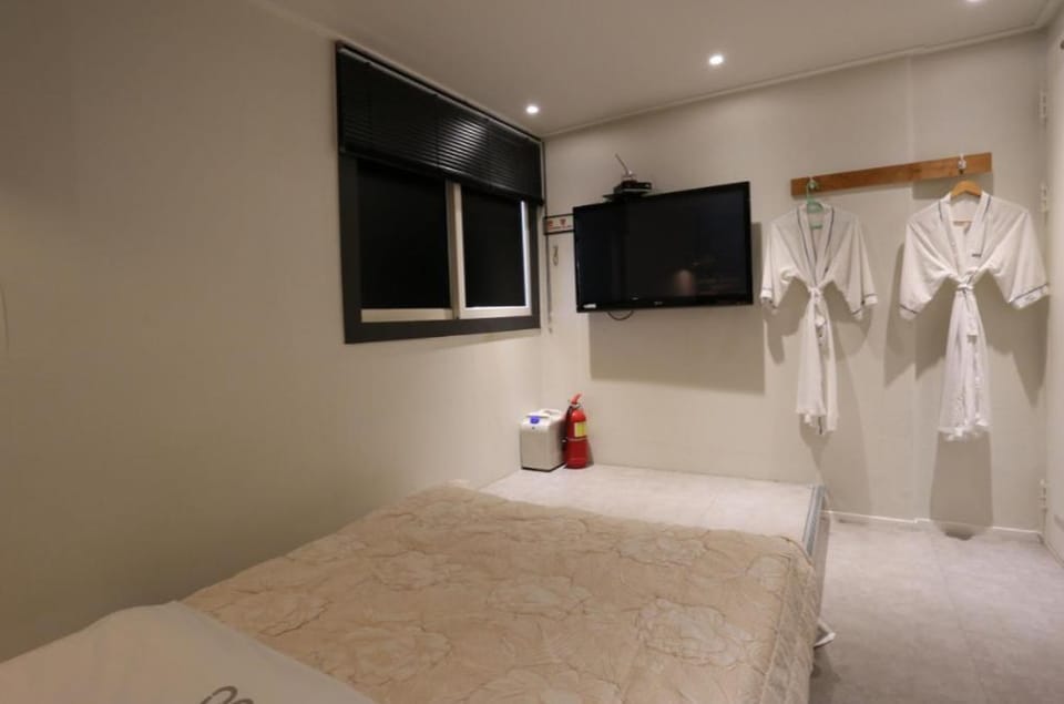 Bed, TV and multimedia