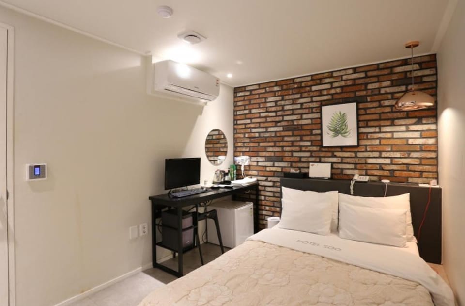 Bed, TV and multimedia