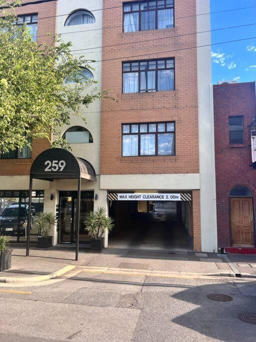 ensuite studio at gouger st 106 Apartment in Adelaide