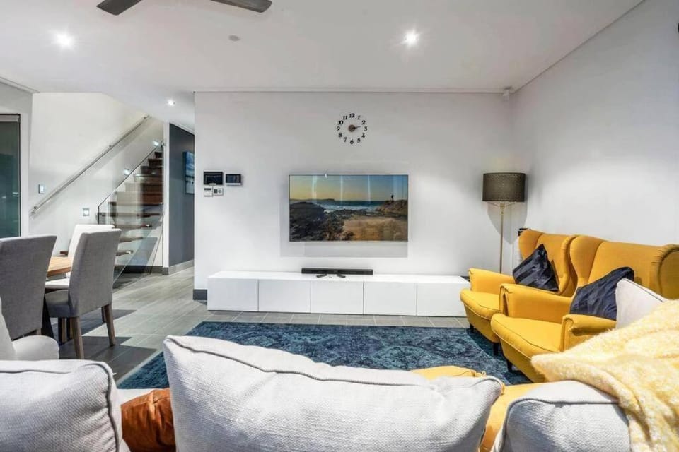 Large Spacious 4BR4B Surfers Villa with Pool 1 House in Surfers Paradise