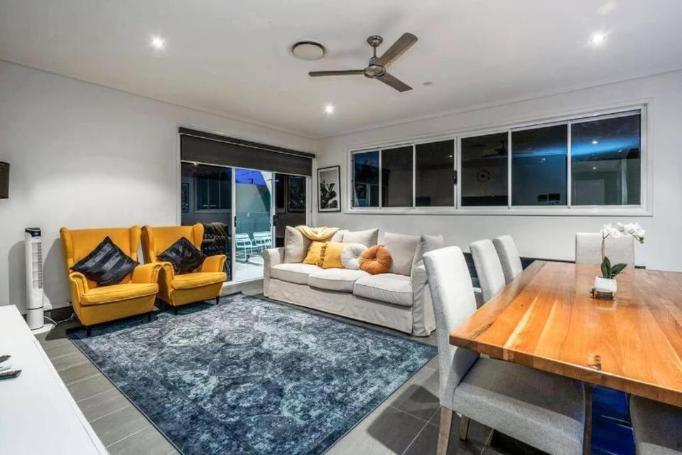 Large Spacious 4BR4B Surfers Villa with Pool 1 House in Surfers Paradise