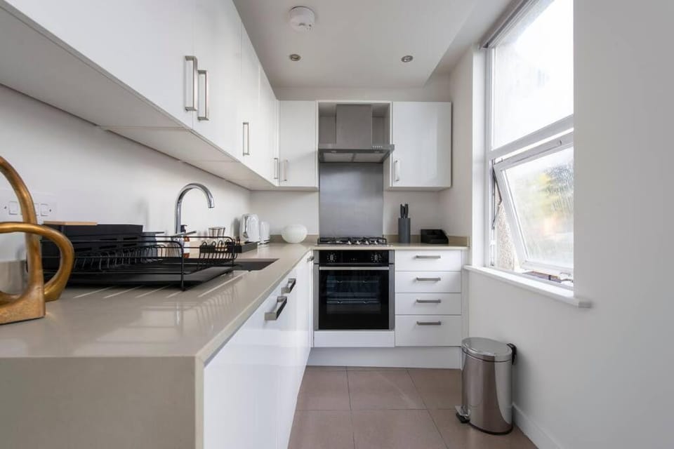 Elevated Elegance 1BR 1BA Flat in Wellmeadow Rd 65B Apartment in London Borough of Lewisham