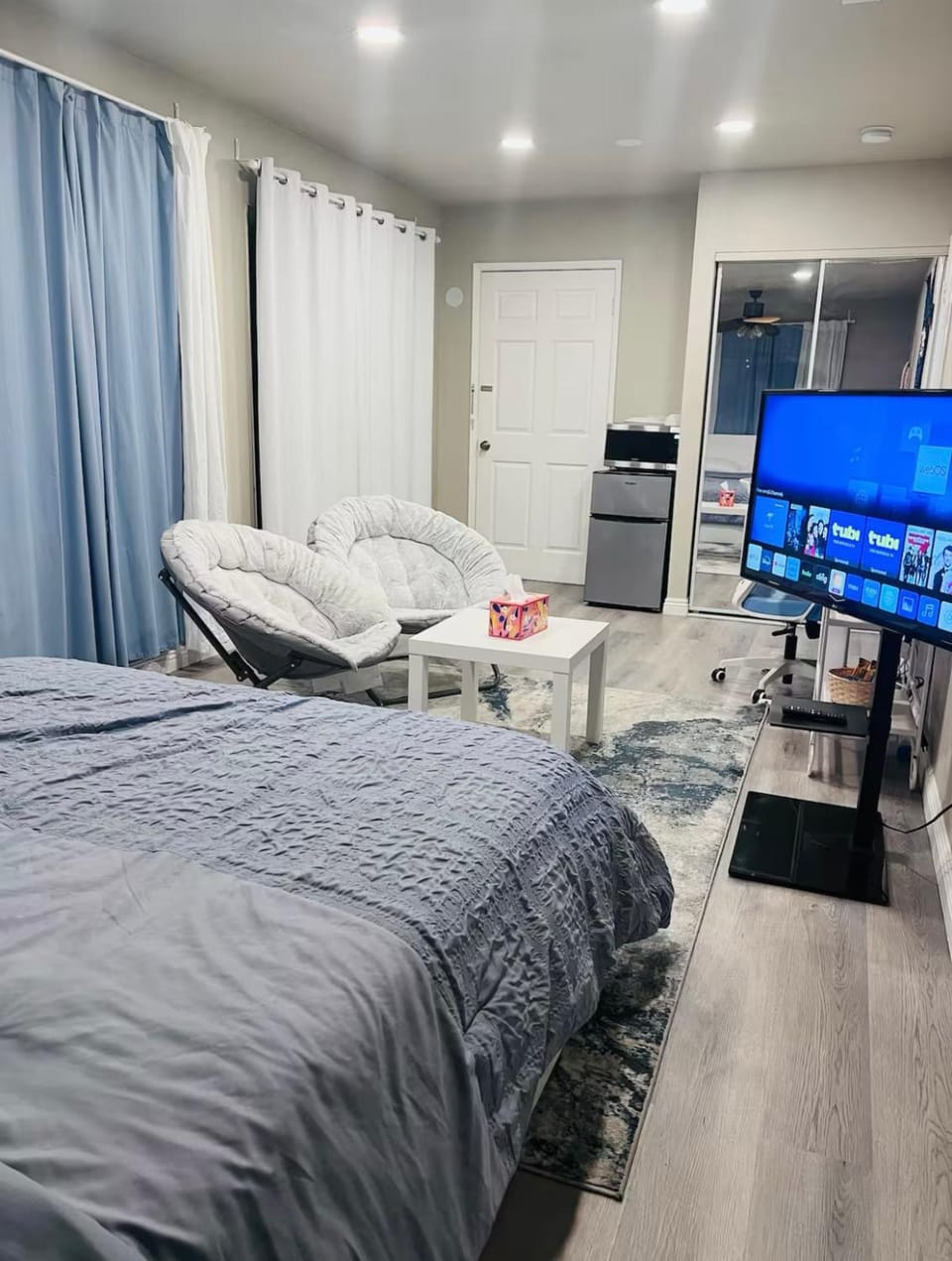 Photo of the whole room