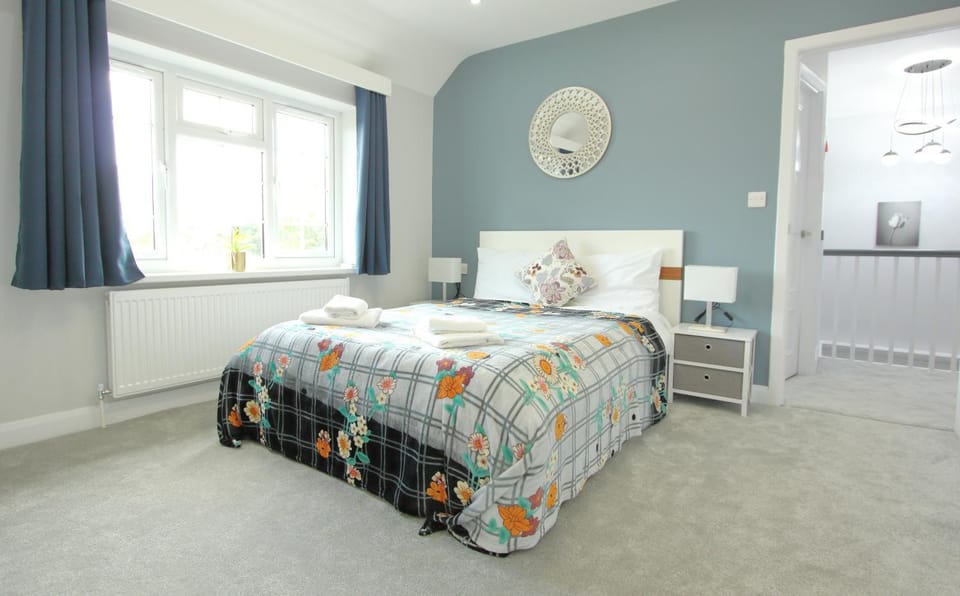 Bed, Photo of the whole room, Bedroom