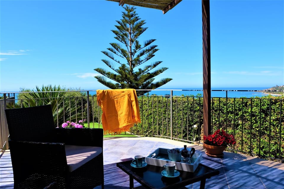Natural landscape, Balcony/Terrace, Sea view