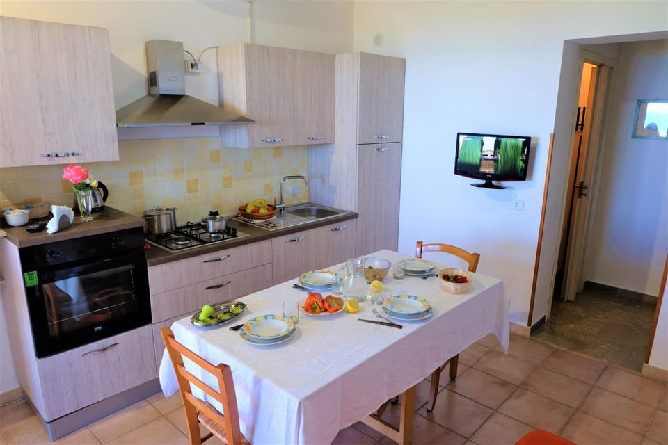 Coffee/tea facilities, Kitchen or kitchenette, Dining area, minibar, pet friendly, stove