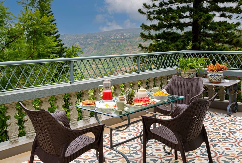 View (from property/room), Balcony/Terrace, Dining area, Breakfast